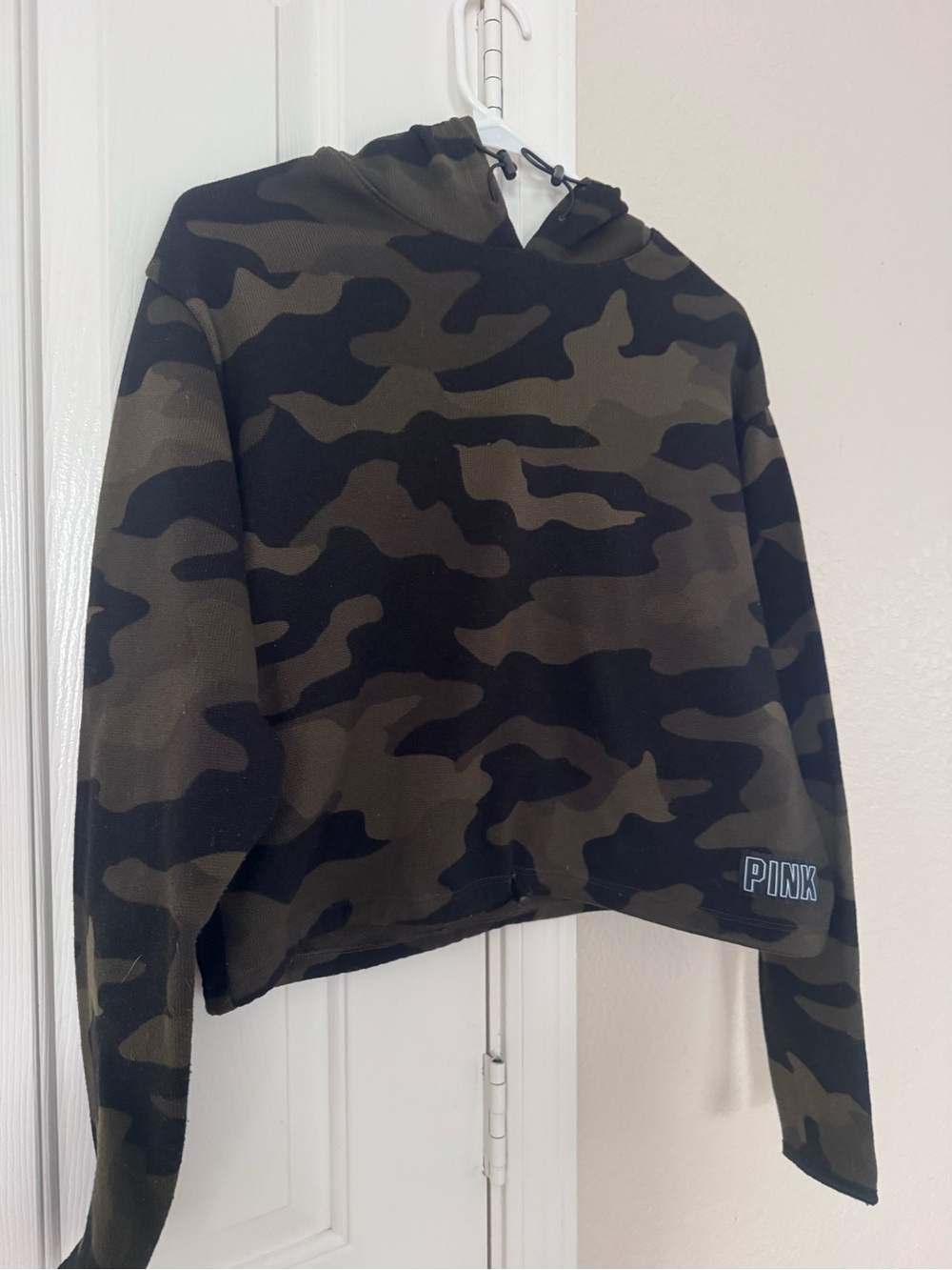 PINK Victoria's Secret women’s cropped camo Hooded Sweater - Olive & Black M